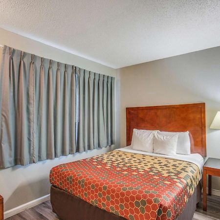 Econo Lodge Inn & Suites Yreka Exterior photo